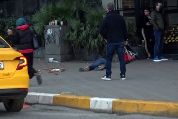 Bayılma numarasıyla duygu s&ouml;m&uuml;r&uuml;s&uuml; yaptı!