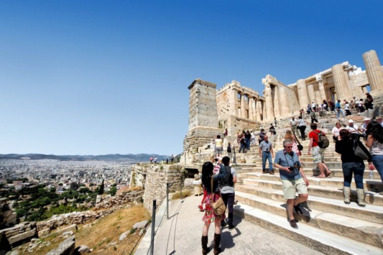 Yunanistan umudunu turizme bağladı