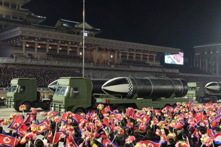 Kim Jong-Un ABD'ye denizaltı f&uuml;zeleriyle g&ouml;zdağı verdi