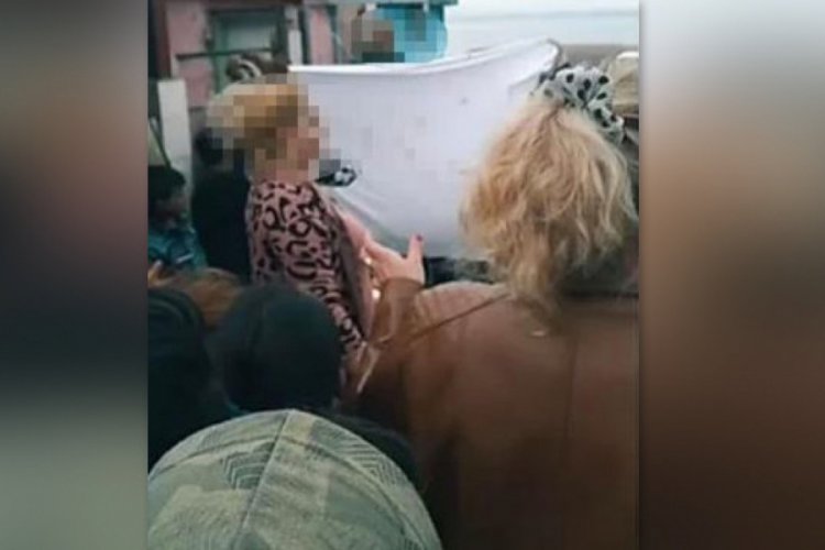 Gerdekten sonra kanlı &ccedil;arşafla g&ouml;bek attılar
