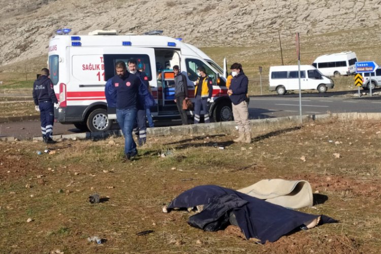 Otomobil virajda takla attı: 1 &ouml;l&uuml;, 5 yaralı