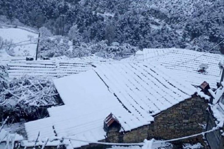İzmir Bergama karla kaplandı