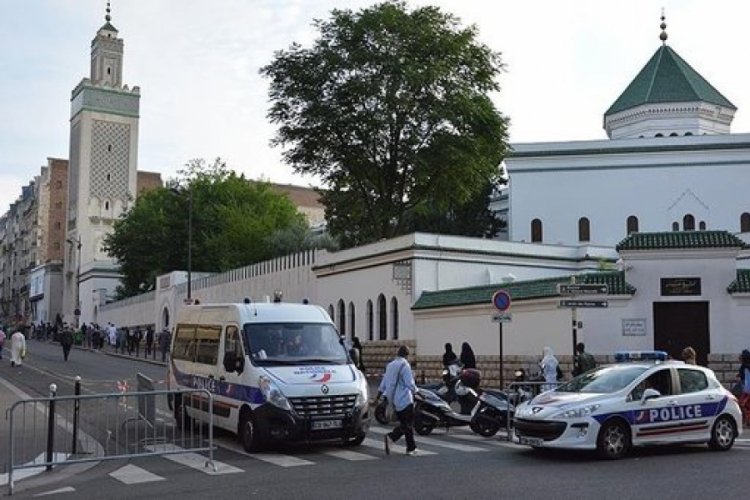 Fransa'da 9 cami kapatıldı