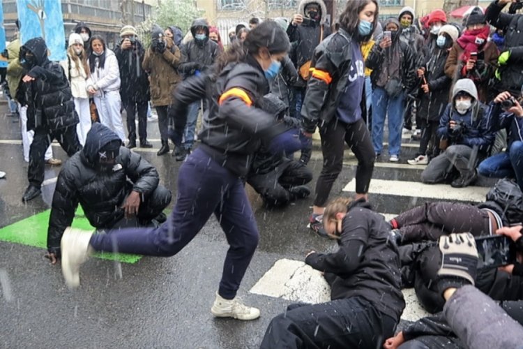 Fransa'da göstericiler sokağa çıktı
