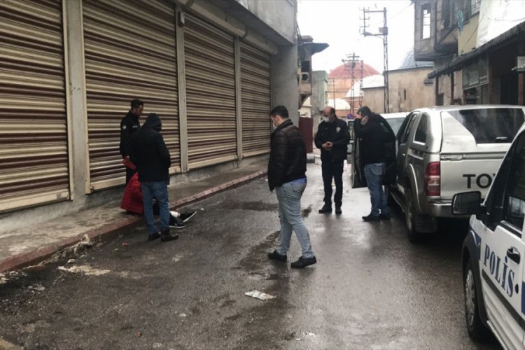 Adana'da bıçaklı kavga: 3 yaralı