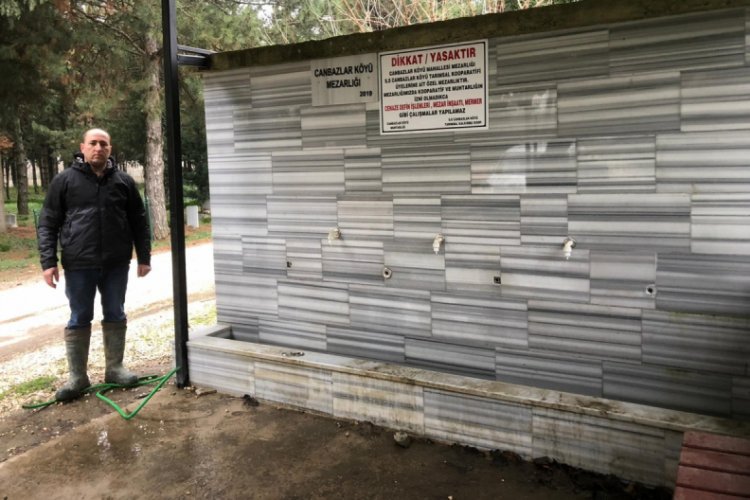 Bursa'da hırsızlar mezarlığın musluklarını çaldı, tonlarca su boşa aktı