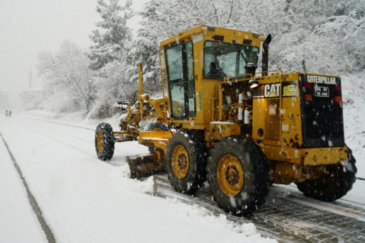 Bursa Mustafakemalpaşa'da kar yağışı, hayatı olumsuz etkilemeyecek