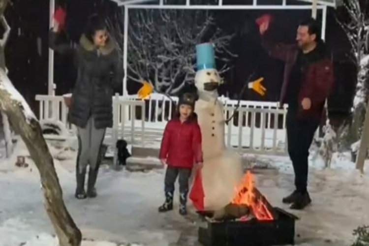 Maskeli kardan adamla halay çektiler
