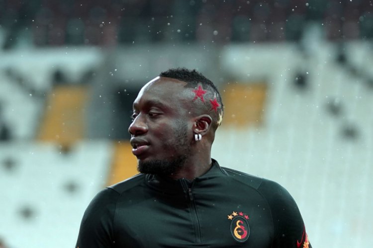 Mbaye Diagne kırmızı kart gördü