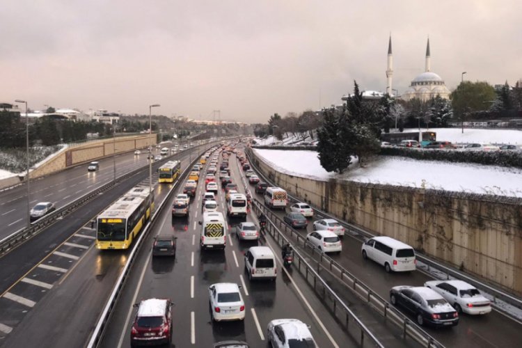 Kısıtlama sonrası İstanbul'da yoğun trafik