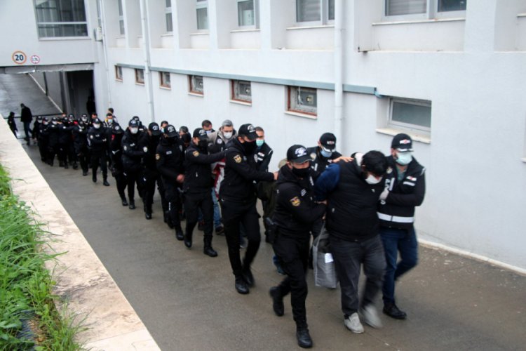 Suç örgütüne yönelik operasyonda 9'u polis 41 tutuklama