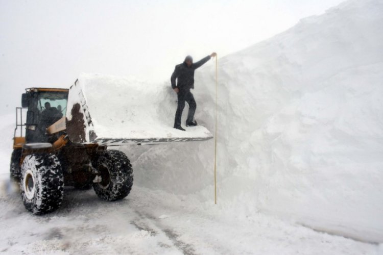 'Kar kaplanları'nın 5 metre karla mücadelesi