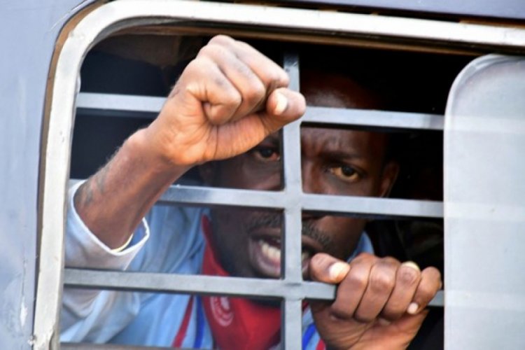 Uganda'da muhalif lidere ev hapsi