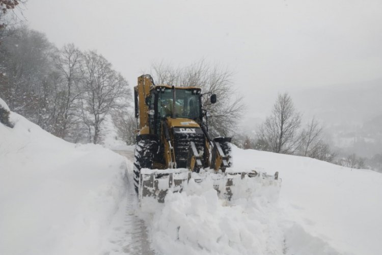 Bursa Gemlik Belediyesi'nin kar mesaisi sürüyor
