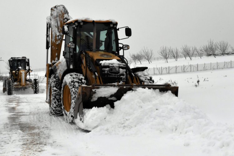 Bursa Osmangazi'de kar temizleme çalışmaları sürüyor