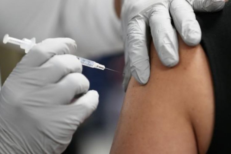 Rusya'da Kovid-19'a karşı kitlesel aşılama başladı
