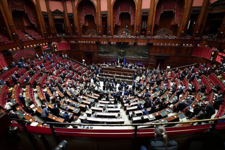 İtalya'da koalisyon hükümeti Temsilciler Meclisi'nden güvenoyu aldı