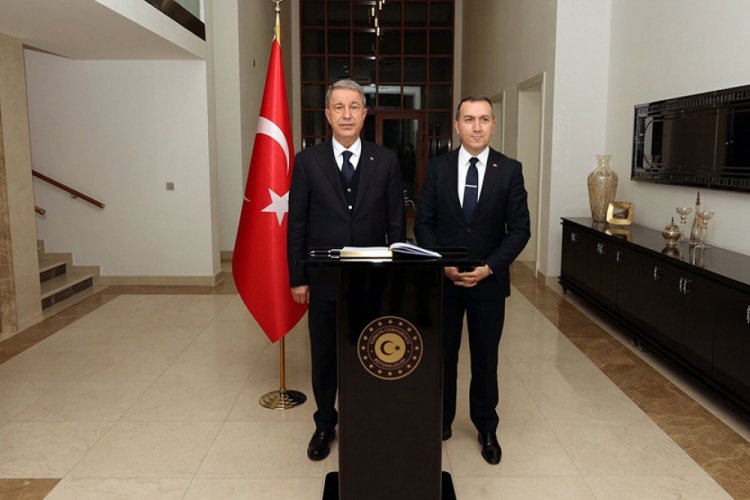 Bakan Akar, Türkiye'nin Bağdat Büyükelçiliği'ni ziyaret etti