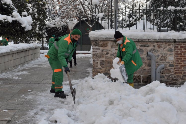 Bursa Osmangazi'de 350 kişilik kar timi görev başında