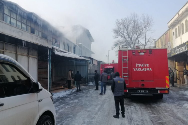 Bursa İneg&ouml;l'de kereste işletmesinde &ccedil;ıkan yangın s&ouml;nd&uuml;r&uuml;ld&uuml;