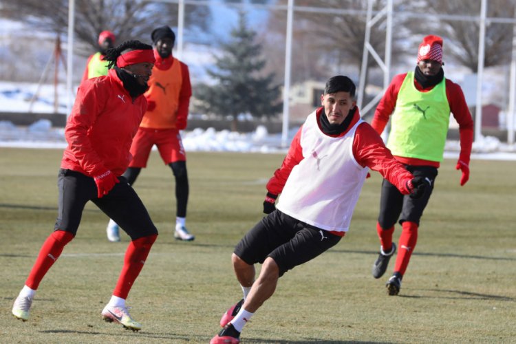 Sivasspor'da Fenerbah&ccedil;e ma&ccedil;ı hazırlıkları devam ediyor