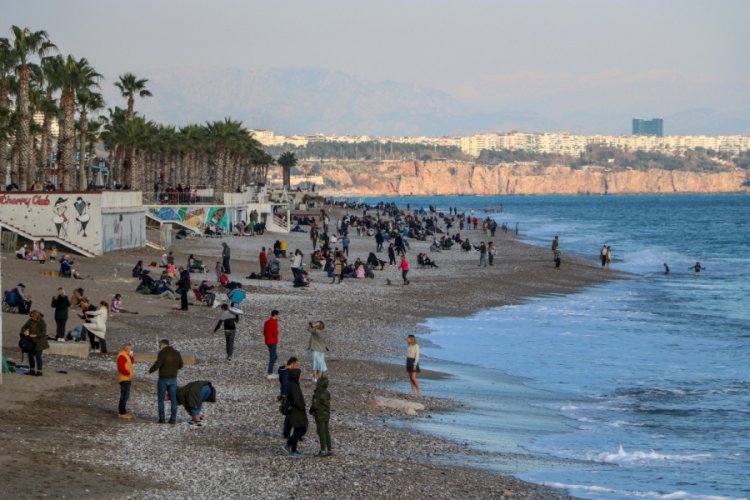 Ocak ayında Antalya'da 'deniz ve güneş' keyfi