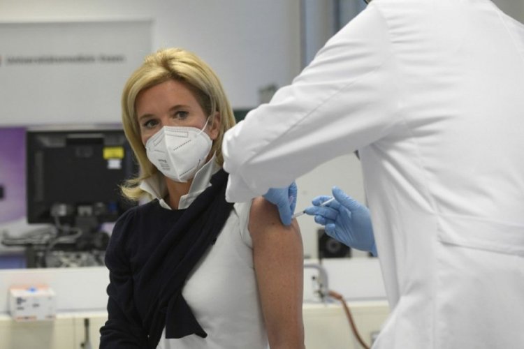 Ölümlerin nedeni Pfizer-BioNTech aşısı mı? Profesör Kurugöl açıkladı