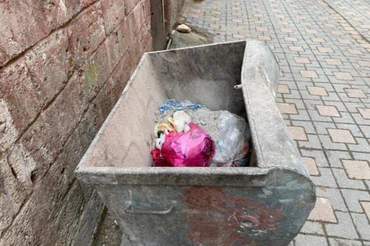 Çöp konteynerinde yeni doğmuş kız bebek ölü bulundu