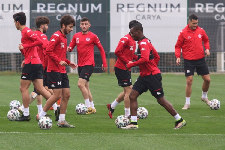 Antalyaspor gen&ccedil; oyuncularıyla istikrar peşinde