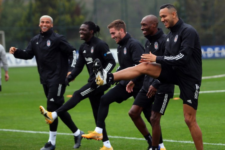 Beşiktaş'ta bir futbolcunun koronavir&uuml;s testi pozitif &ccedil;ıktı