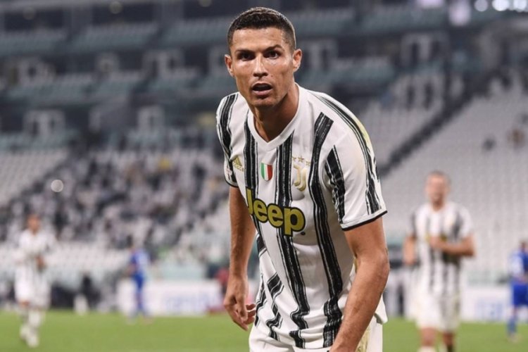 Ronaldo, tarihin en golc&uuml; futbolcusu oldu