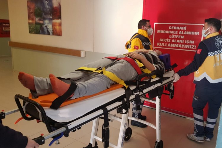 Bursa İnegöl'de ikinci kattan düşen genç yaralandı