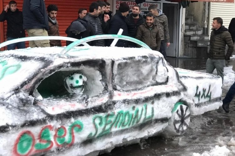 Esnaf kardan araba yaptı polis ehliyet sordu
