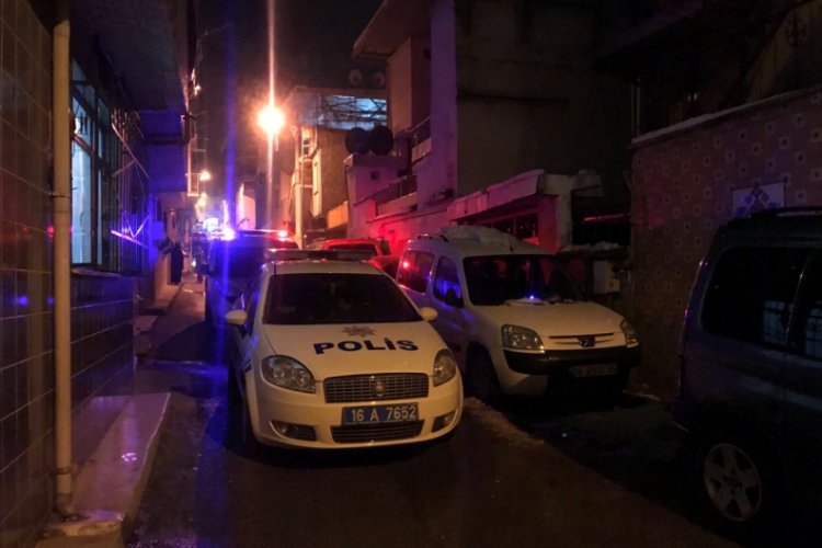 Bursa'da bir kişi yolda yürürken bıçaklı saldırı sonucu yaralandı