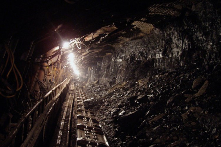 Çin'de çöken madende toprak altındaki madenciler 15 gün daha bekleyecek