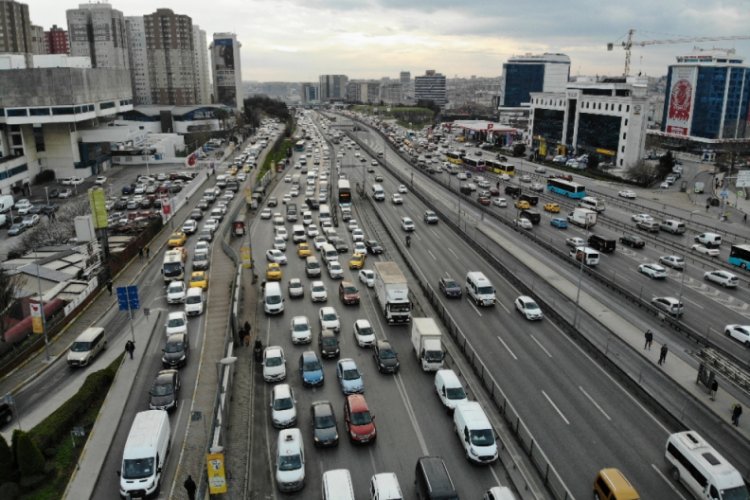 Kısıtlama öncesi İstanbul'da trafik yoğunluğu oluştu