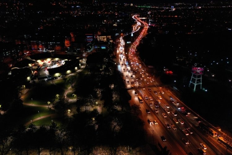 Bursa'da sokağa çıkma kısıtlaması öncesi trafikte yoğunluk yaşandı