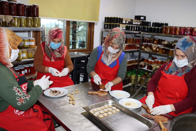 Girişimci kadınlar y&ouml;resel &uuml;r&uuml;nlerini T&uuml;rkiye'nin d&ouml;rt bir yanına pazarlıyor