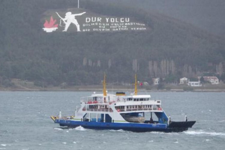 Lodos fırtınası, &Ccedil;anakkale'de deniz ulaşımını aksatıyor