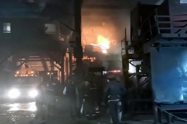 D&ouml;k&uuml;m fabrikasında &ccedil;ıkan yangın korkuttu