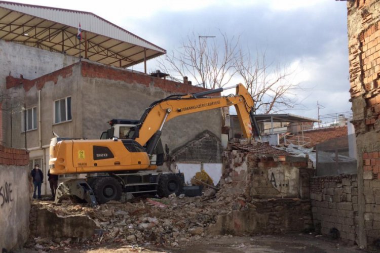 Bursa'da metruk binalar yıkılıyor