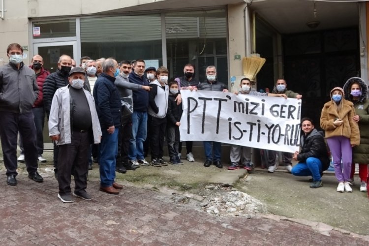 Bursa'da 80 yıldır hizmet veren PTT binasını kapattılar, vatandaş eylem yaptı