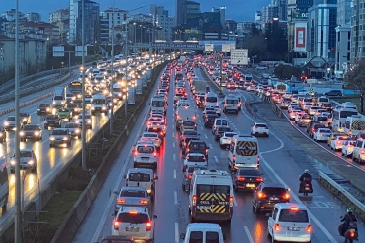İstanbul'da mesai sonu trafik yoğunlaştı