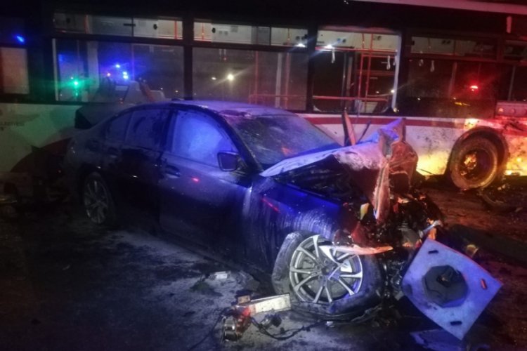 İzmir'de feci kaza: 2 yaralı