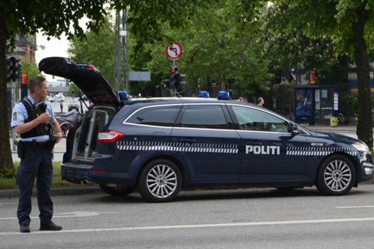 Danimarka'da Başbakan Frederiksen'in maketini yakan 3 kişi tutuklandı