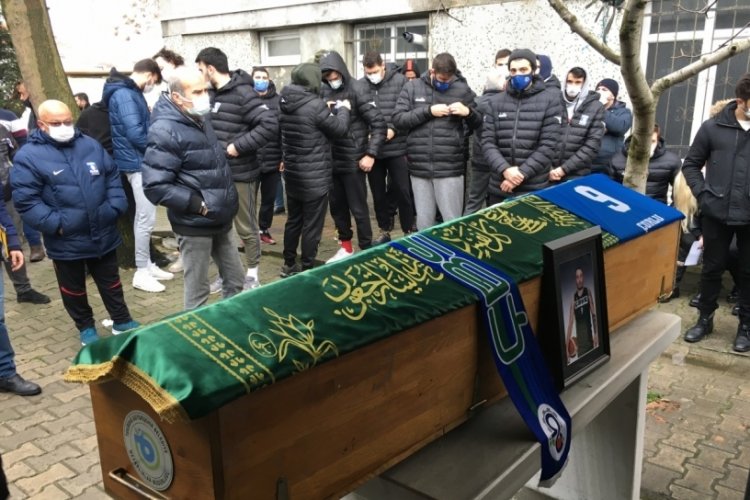 Bursa'ya maça gelecekti! Lojmandaki odasında ölü bulunan basketbolcu toprağa verildi