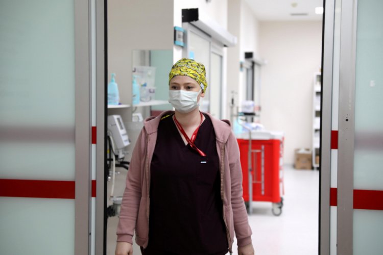 Seher hemşire: Hastalarımızın 'nefes alamıyorum' demesi bizi çok etkiliyor