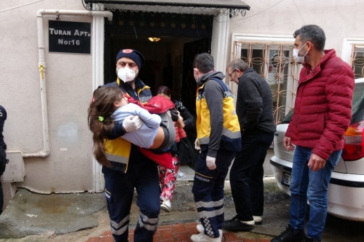 Bursa'da doğalgazdan zehirlenen anne ve 2 çocuğu hastaneye kaldırıldı