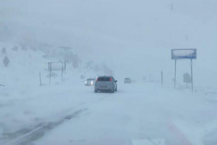 Antalya- Konya yolunda kar yağışı etkisini gösterdi
