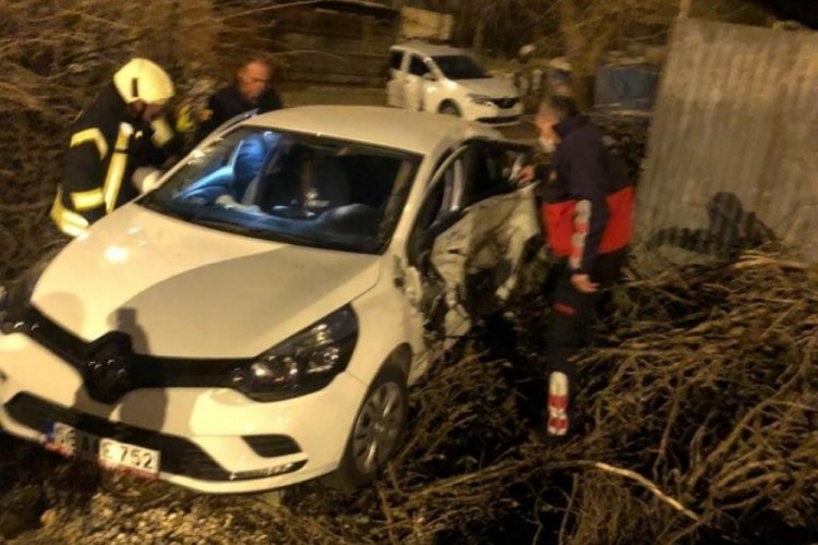 Siirt'te iki araç çarpıştı:1'i ağır 3 yaralı